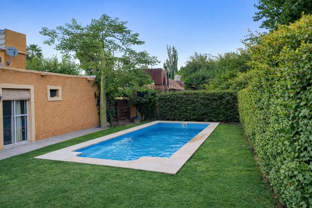 VENDO CASA EN BARRIO LOS PARRALES GUAYMALLEN