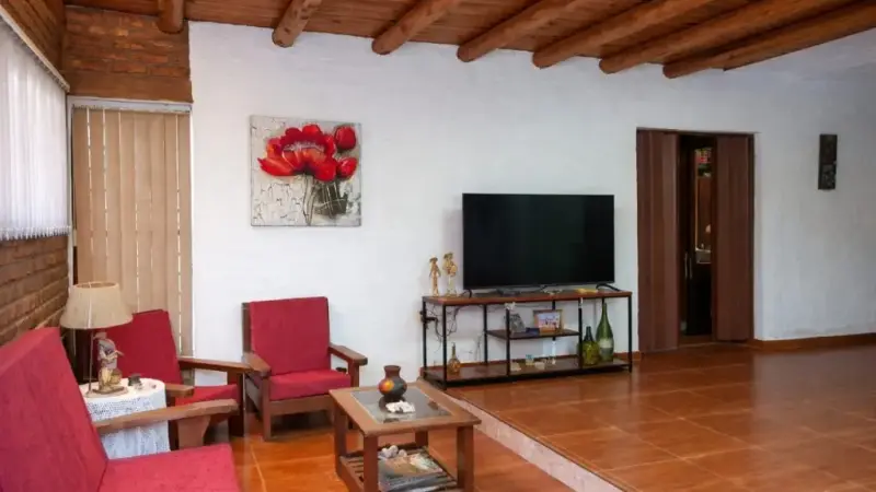 VENDO CASA EN BARRIO LOS PARRALES GUAYMALLEN